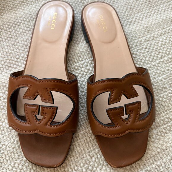 Gucci Leather Logo Cutout Flat Sandals - Picture 1 of 3